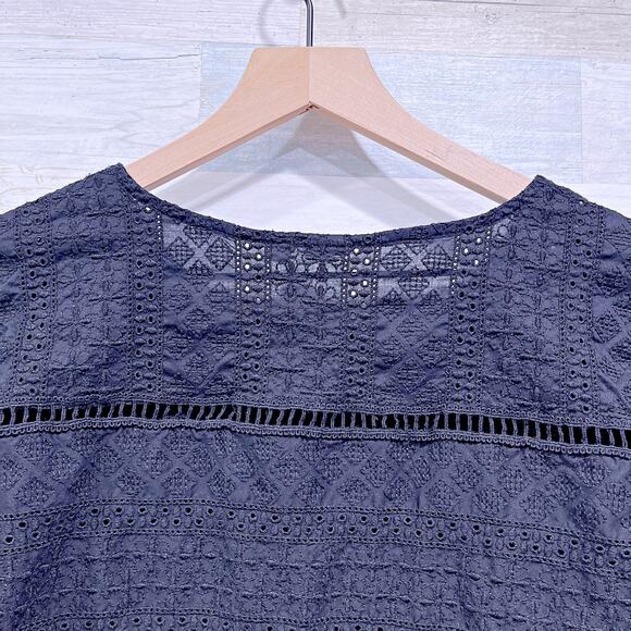 GAP Eyelet 3/4 Flare Sleeve Top Black Boxy Fit Embroidered Cotton Womens Small - Picture 5 of 7